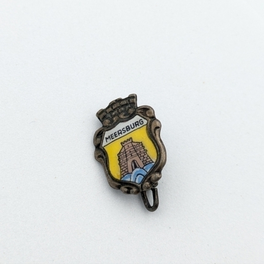 5/25$  Vintage Meersburg, Germany silver (800?) tourist badge pin